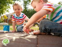 איך לעודד ילדים לחלוק 