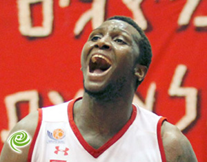 קלי קרטיס חתם, בן שימול סיכם