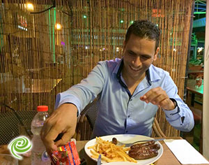 אופיר לסרי מתפנק ב״פטרה״