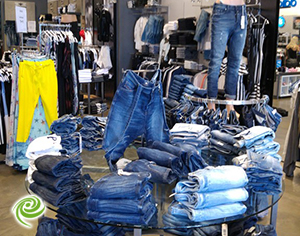 עד 50% הנחה ברשת האופנה Jeans54