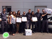 שוטרי ופקחי השיטור עירוני מחלקים מזון למשפחות נזקקות