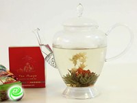 פרחים בקנקן התה