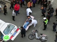 רוכב אופניים חשמליים נפגע ע״י רכב