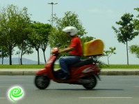 העיר לשליח הפיצה והוכה על ידו