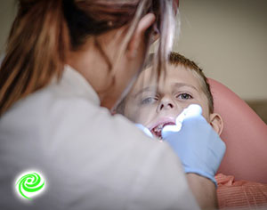 מה חשוב לבדוק כאשר בוחרים רופאת שיניים לילדים?
