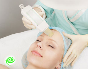 כיצד מומלץ לבחור טיפול באקנה בפנים?