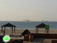 אטרקציה: מטוסי כיבוי ממלאים מים מול חופי אשדוד