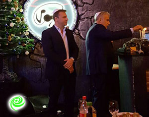 יאיר לפיד ברך ״נובי גוד שמח״ והדליק ״נר רביעי״ באשדוד