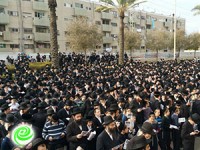 אלפים מפגינים באשדוד על חילול בית הכנסת בערד