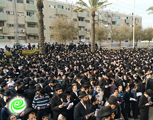 אלפים מפגינים באשדוד על חילול בית הכנסת בערד
