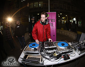 *יוצאים לרחובות* 