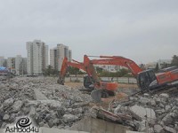 נהרס השלד שניצב שנים סמוך לבית החולים