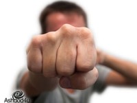 עובד שחטף אגרוף ממנהלו תובע כ-120 אלף₪ ממעבידו