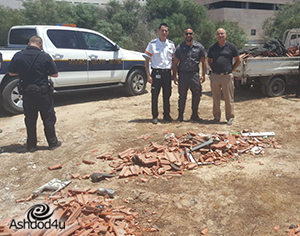 נהג ללא רישיון, ברכב פסול והשליך פסולת בנייה