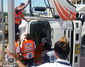 תאונה בין 2 משאיות באיזור התעשייה