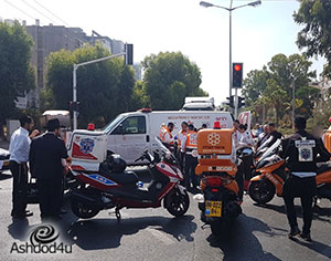 רוכב אופנוע נפגע מרכב - מצבו קשה