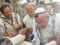 רפאל דויד, ניצול שואה בן 86 מאשדוד חגג בר מצווה