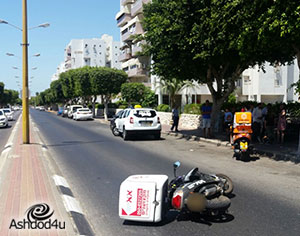 רוכב אופנוע נפצע קל בתאונה עם מונית