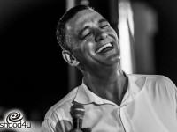 שנינו יחד תחת מטריה (אדומה) אחת