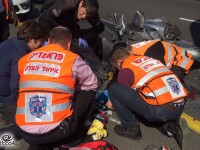 רוכב אופנוע נפגע בתאונה