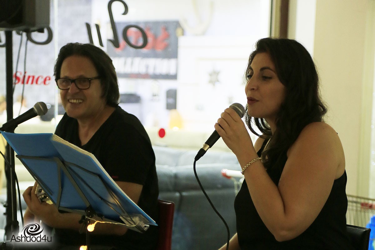 הצלחה לערב הצרפתי של המרכז הישראלי לריהוט