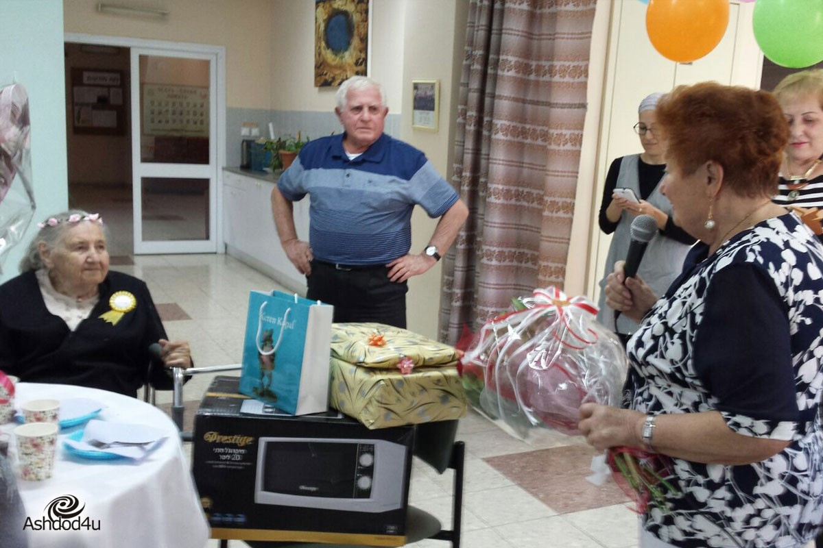 שרה גנדלין, תושבת אשדוד חוגגת יום הולדת 100!