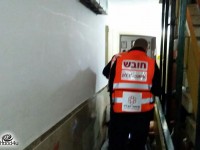 גופת גבר כבן 50 ללא סימני חיים נמצאה ברח׳ הרב קוק