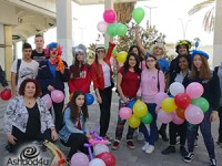 מקיף ה' שואל התושבים: מה הדבר האחד שיעשה את העולם טוב יותר?