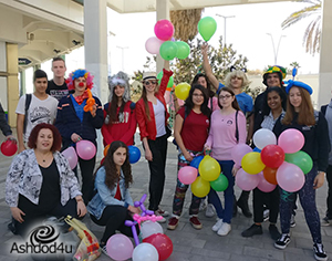 מקיף ה' שואל התושבים: מה הדבר האחד שיעשה את העולם טוב יותר?