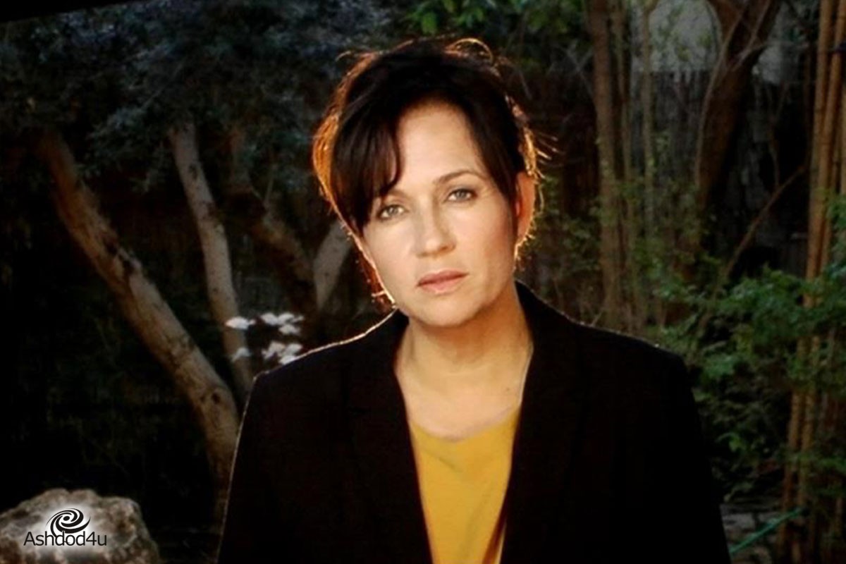 צופית גרנט - דלתות מסתובבות