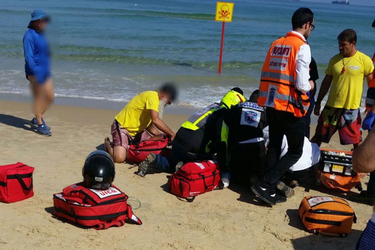 גבר בן 70 נמשה מהמים לאחר אירוע לב