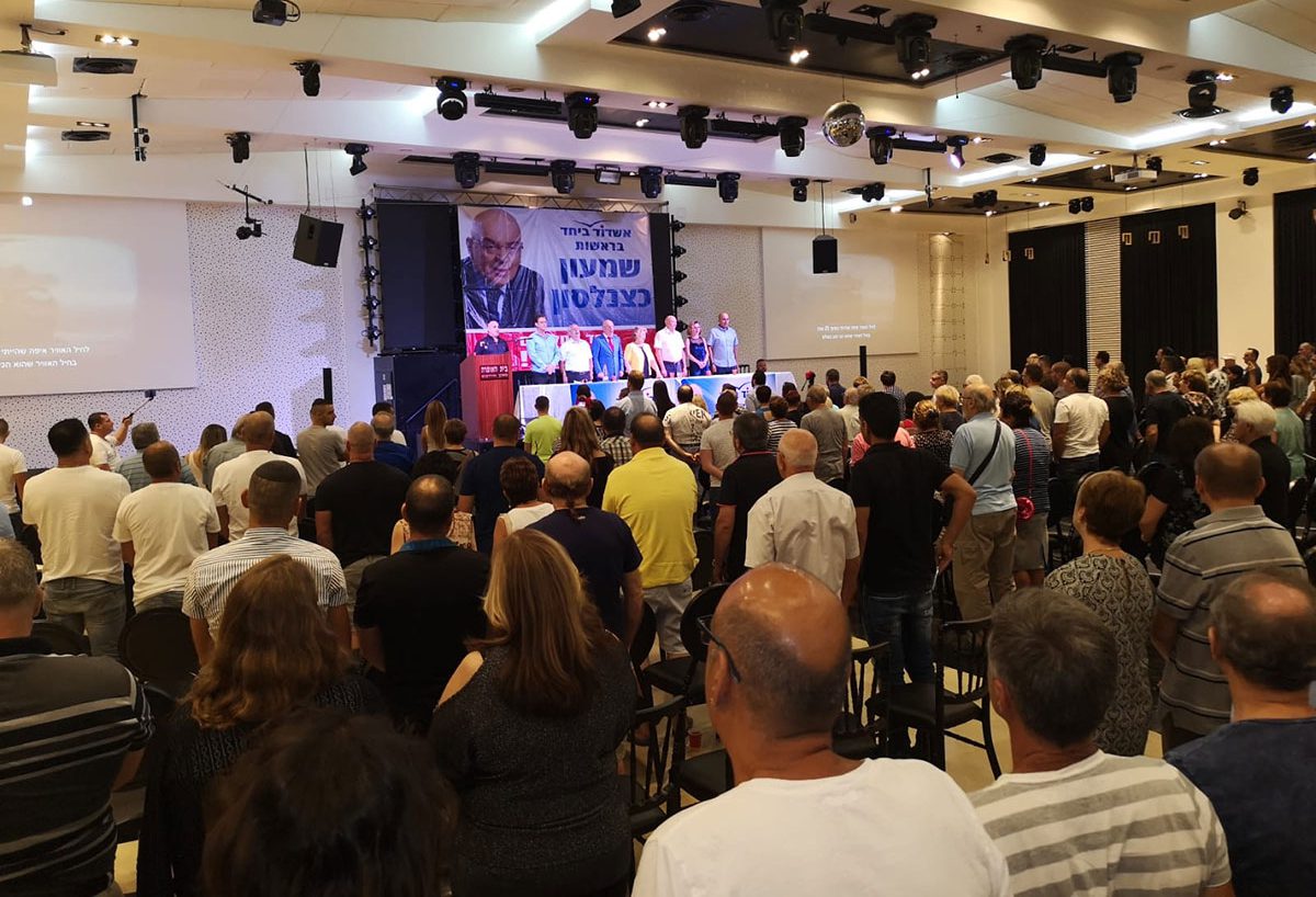 שמעון כצנלסון במפגן כח בבית האופרה