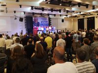 שמעון כצנלסון במפגן כח בבית האופרה