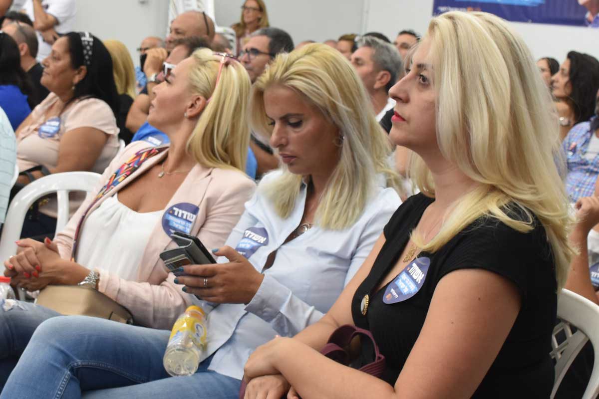 אריאלה אפריאט, פורשת מהלביאות אך לא מהפוליטיקה