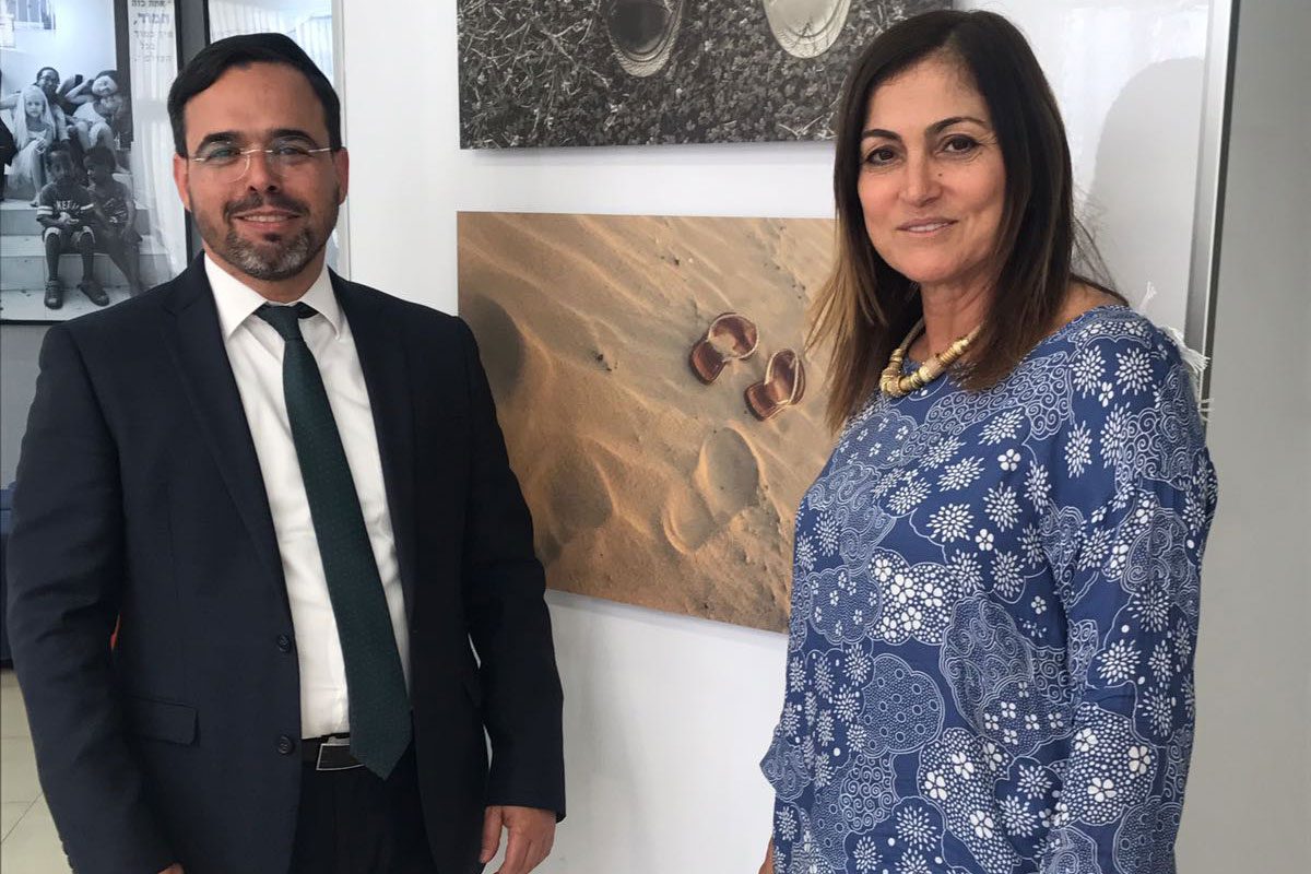 מאיר בן סימון קופץ לתערוכה