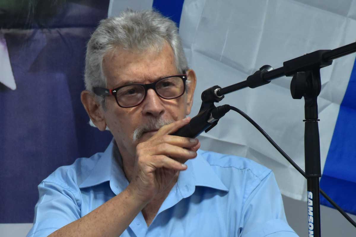 בשקט בשקט, הערב עושים היסטוריה... פוליטית.