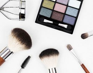 לימודי איפור – החשיבות של החומר התיאורטי בתחום