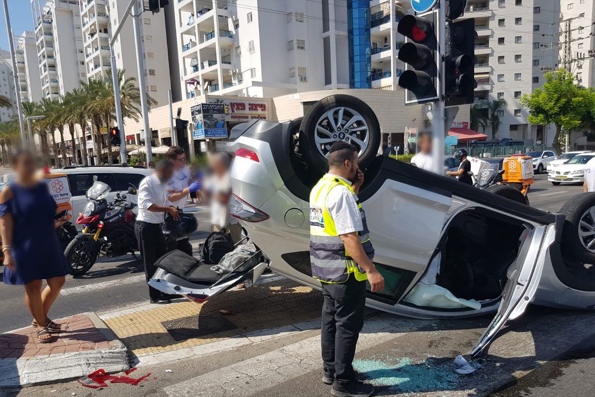 2 נפגעים בזירת תאונה בין 2 רכבים פרטיים
