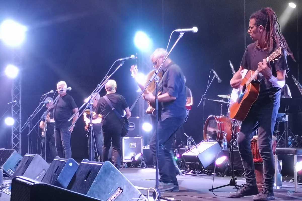 גידי גוב וכוכבי להקת ״כוורת״ כבשו את האמפי