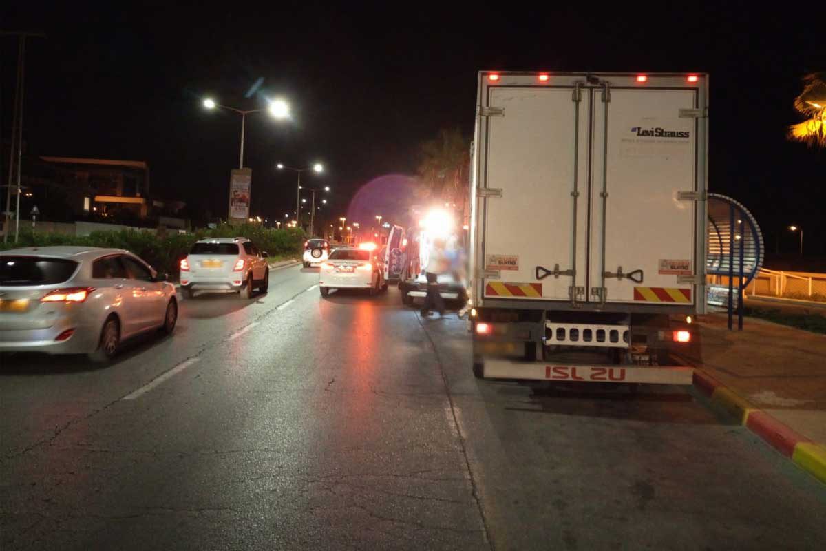 הולך רגל בן 19 נפגע ממשאית