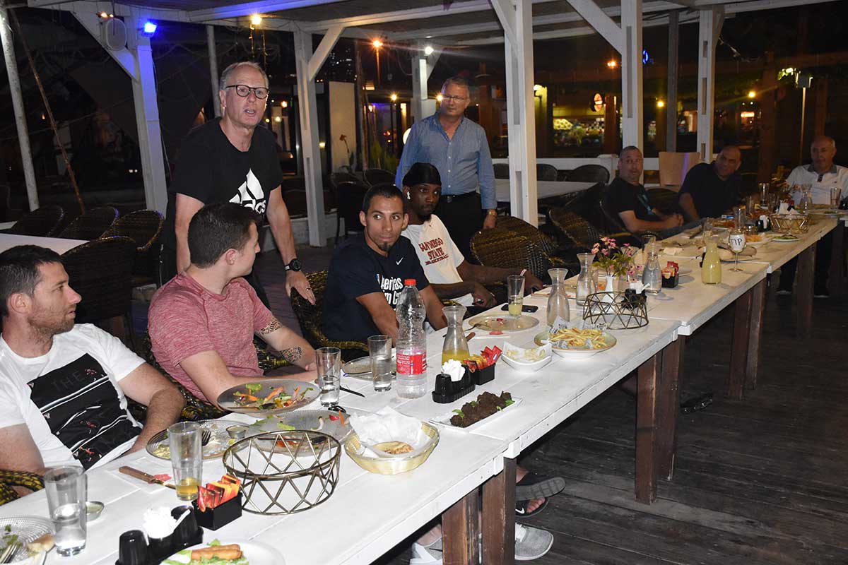 גרינברג לשחקנים: ״אנחנו מייצגים את אשדוד״