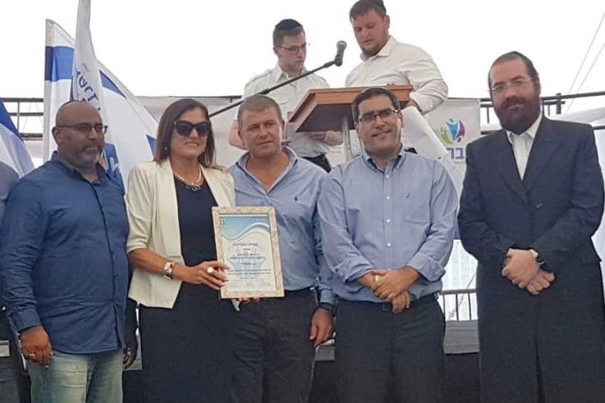 תעודת הוקרה לסימונה מורלי מהמשרד לביטחון הפנים על בניית מודל חברתי