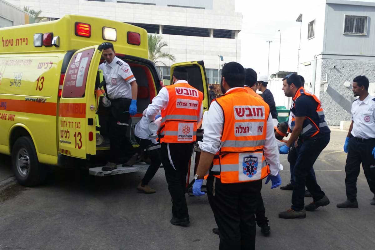 פועל כבן 50 שנפצע באורח קשה