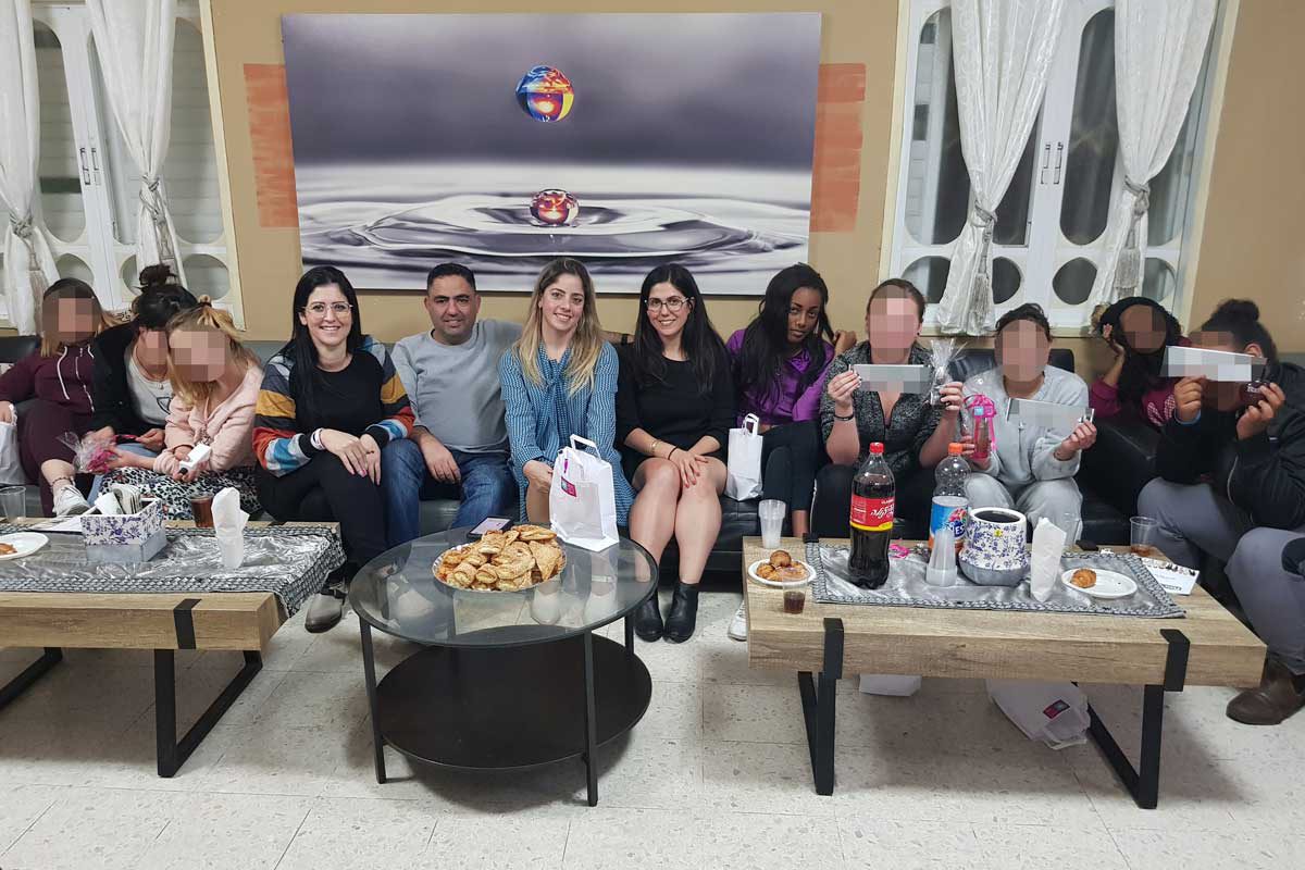 הלביאות ושולחן עגול למען נערות בסיכון