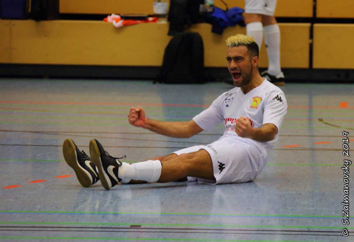 הדולפינים בדרך להגן על התואר