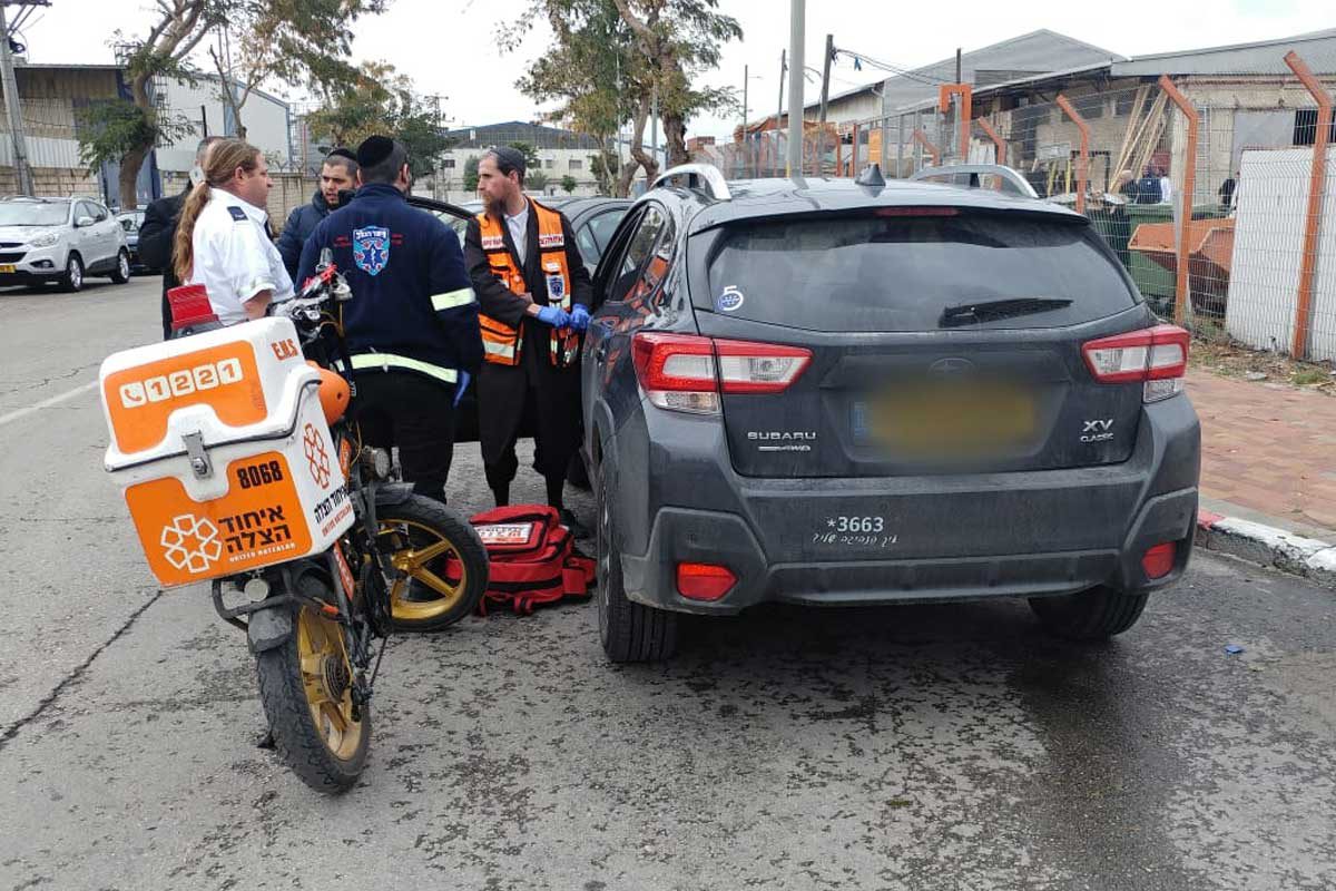 רכב פרטי נפגע ממשאית