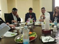 מתח באוויר - ישיבת דירקטוריון ראשנה של חנוך דרך ארליך