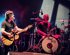 להקת מוצ"ש בהופעת אנפלאגד ייחודית