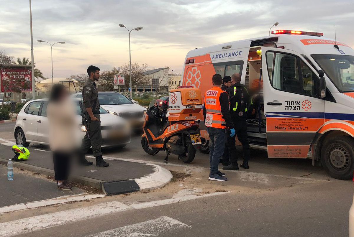 הולכת רגל (45) נפצעה בתאונה עם מעורבות רכב פרטי