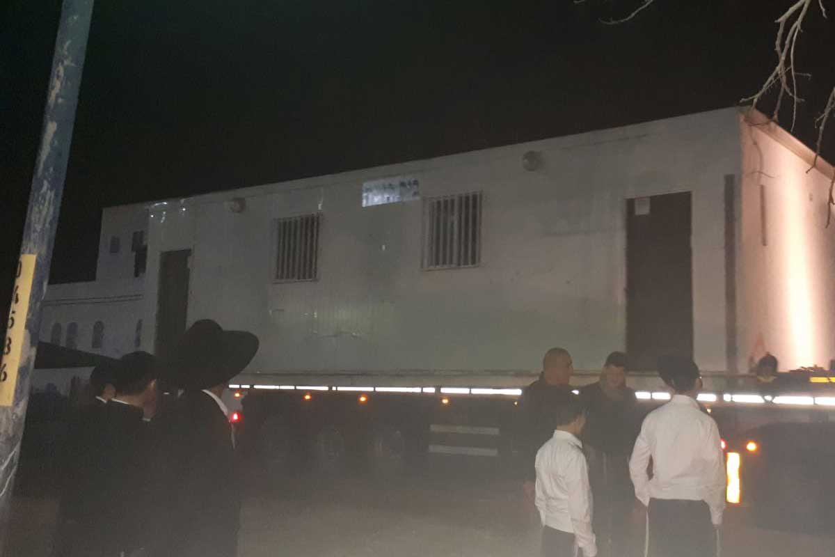 הקרוואן, הכבוד ומה שבינהם